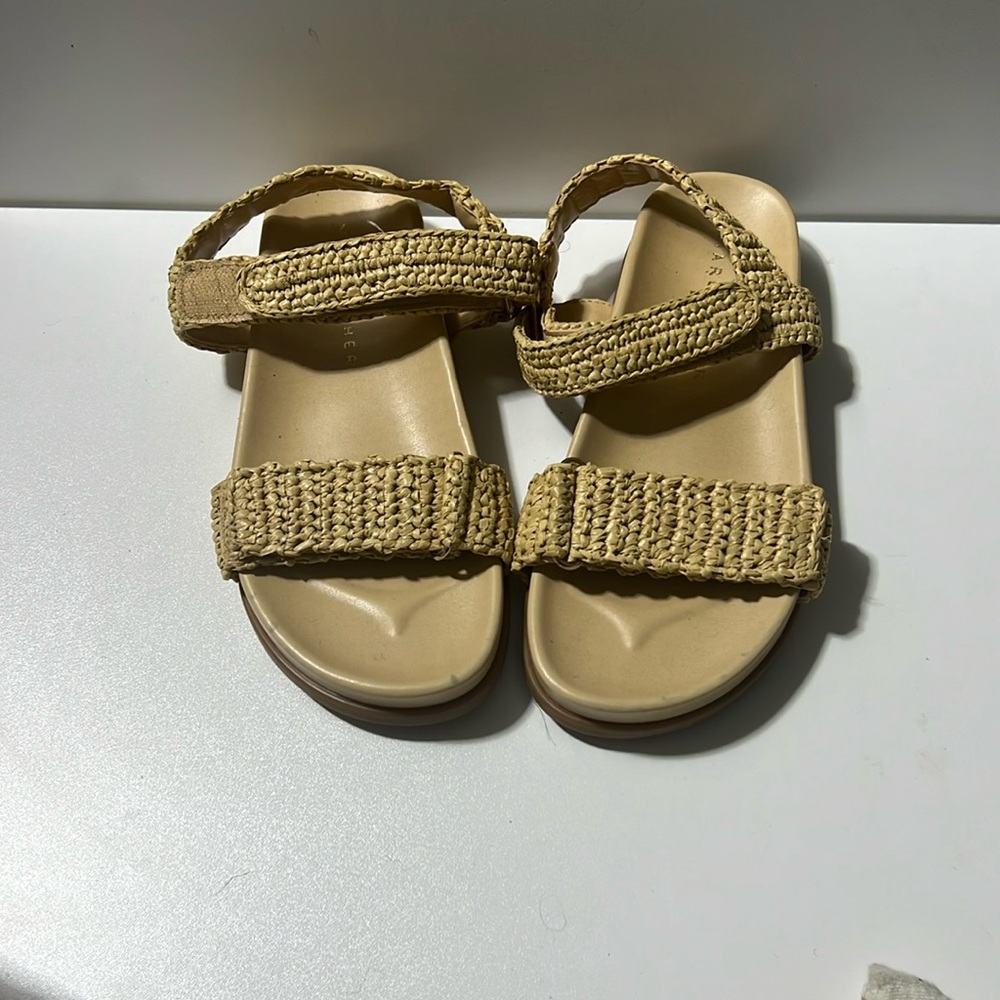 Super cute sandals!